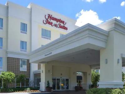 Hampton & - Hotel